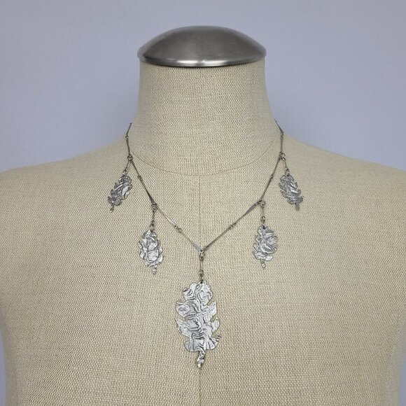 VINTAGE Hammered Leaf Pendant Charm Link Necklace - Picture 1 of 7